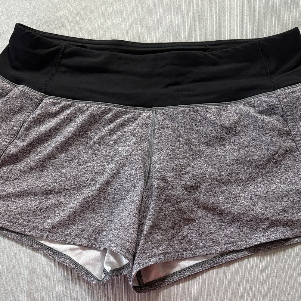 Lululemon Women's Heather Gray and Black Speed Up High Rise 2.5” Shorts Size 8 - Picture 5 of 6